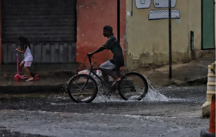 BH entra em alerta de chuva e rajadas de vento de 50 km/h nas próximas horas