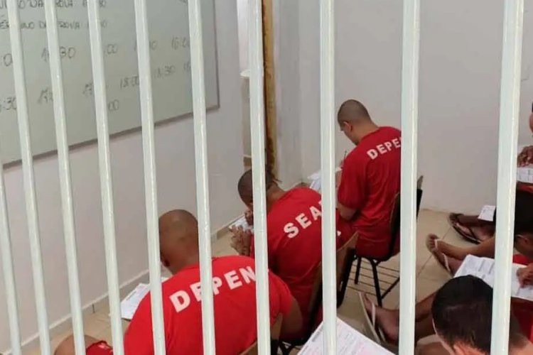 Quase 500 presos fazem Enem em JF