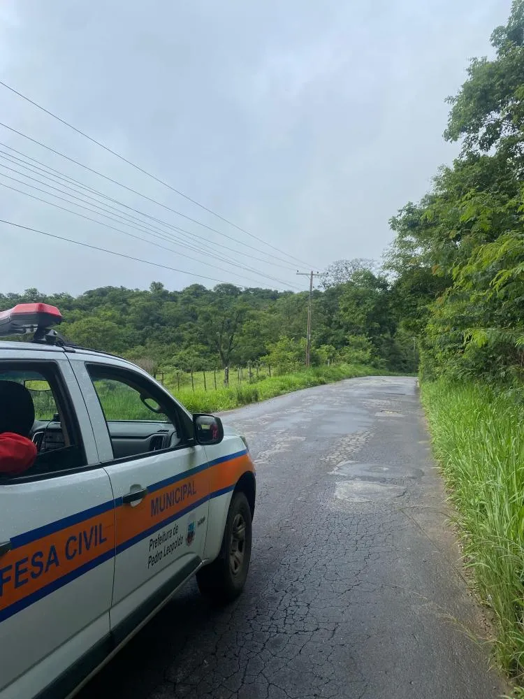 Defesa civil libera estrada de Fidalgo