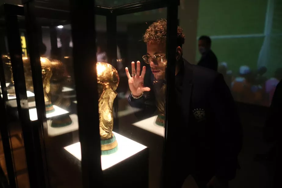 https://www.google.com/url?sa=i&url=https%3A%2F%2Fge.globo.com%2Ffutebol%2Fselecao-brasileira%2Fnoticia%2Fneymar-posta-com-taca-fifa-estou-indo-ao-teu-encontro.ghtml&psig=AOvVaw29HmOwcA2VPFUW0MGwcZrq&ust=1667937013318000&source=images&cd=vfe&ved=0CA0Qjhxq