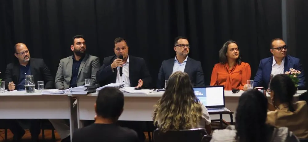 Dívida: R$ 74 milhões Em caixa: R$ 5 milhões