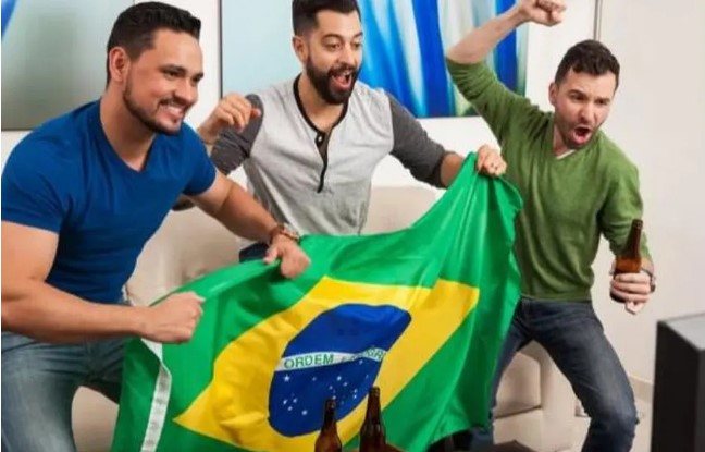 O Brasil entra em campo nesta quinta-feira (24), às 16h, contra a Sérvia, em sua estreia na Copa do Mundo.
