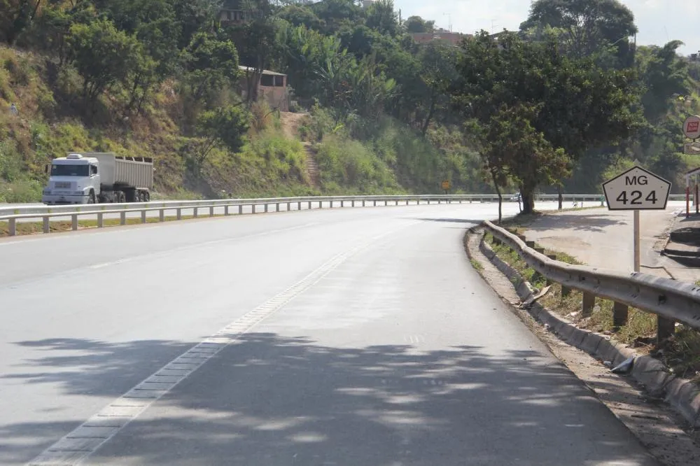 Suspensa a licitação da MG 424