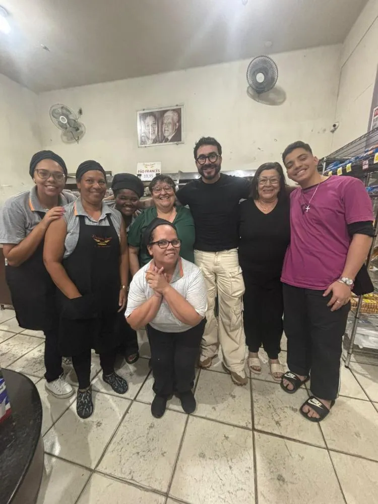 O carinho de Padre Fábio de Melo com os fãs