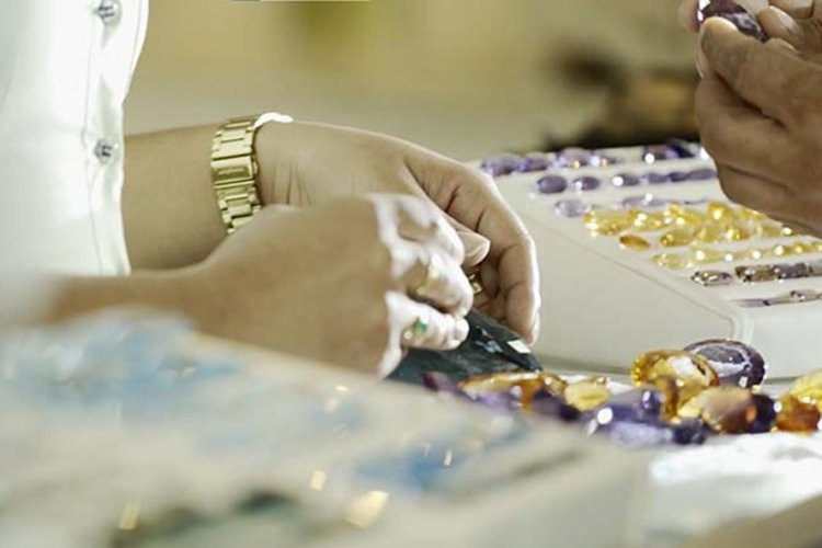 Teófilo Otoni faz Feiras de Pedras Preciosas