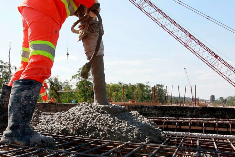 Obras públicas paralisadas diminuem em MG