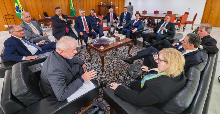 NOTA EM DEFESA DA DEMOCRACIA