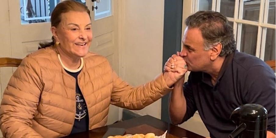 Morre mãe de Aécio Neves