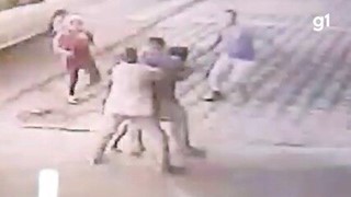 Bate na ex-mulher é imobilizado e morre