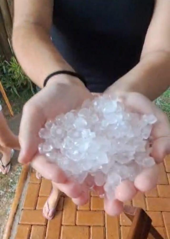 Forte chuva de granizo em Pedro Leopoldo