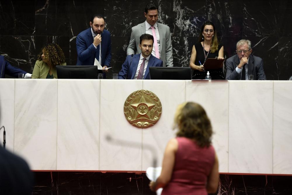 PROJETO PARA BENEFICIAR MULHERES QUE FAZEM MASTECTOMIA É VOTADO EM PLENÁRIO