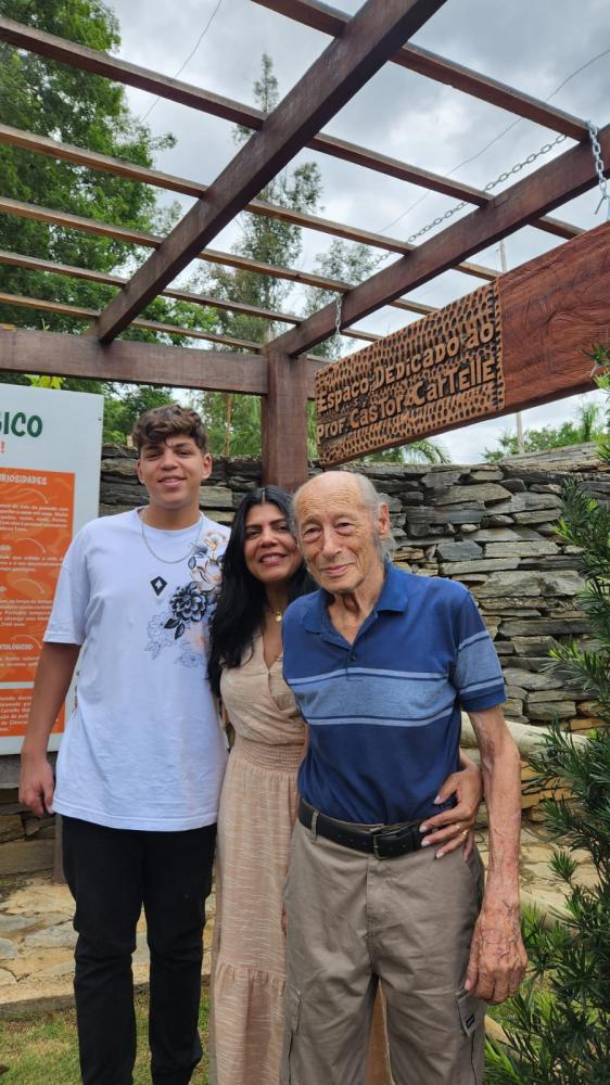 Gruta Do Baú homenageia Castor Cartelle