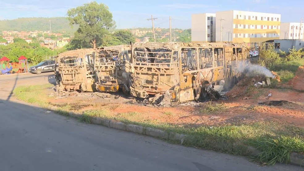 Cinco ônibus são incendiados em Vespasiano 