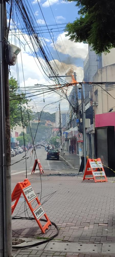 Incêndio agora em Pedro Leopoldo
