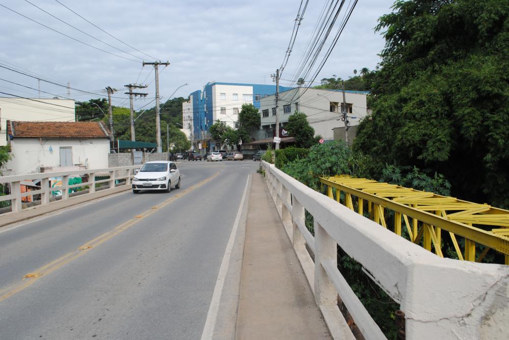 Pedestres sem espaço