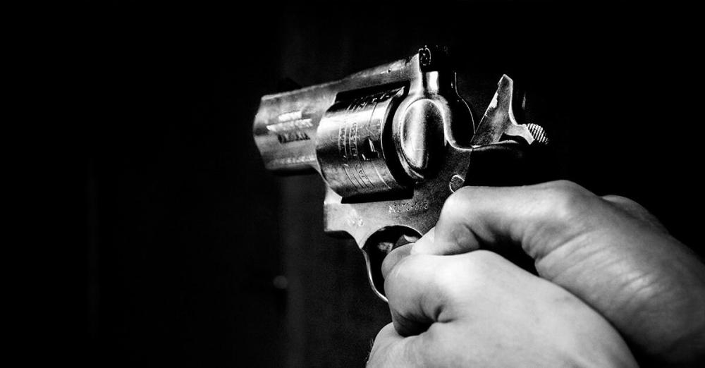 Criminosos tentam invadir casa se passando por polícia, mas morador reage e impede roubo no centro de Pedro Leopoldo