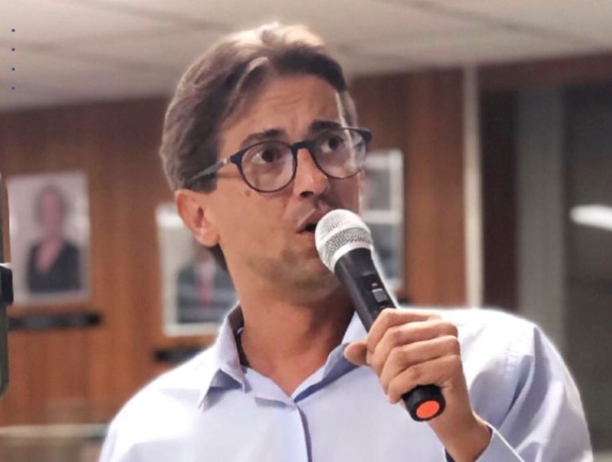 Matheus cobra de Eloisa de Tadeu obras prometidas e inacabadas