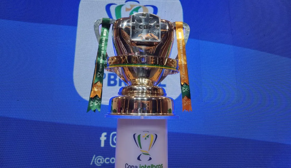 Corinthians e Flamengo disputam taça da Copa do Brasil